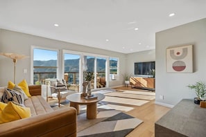 House (3 Bedrooms) | Front of property