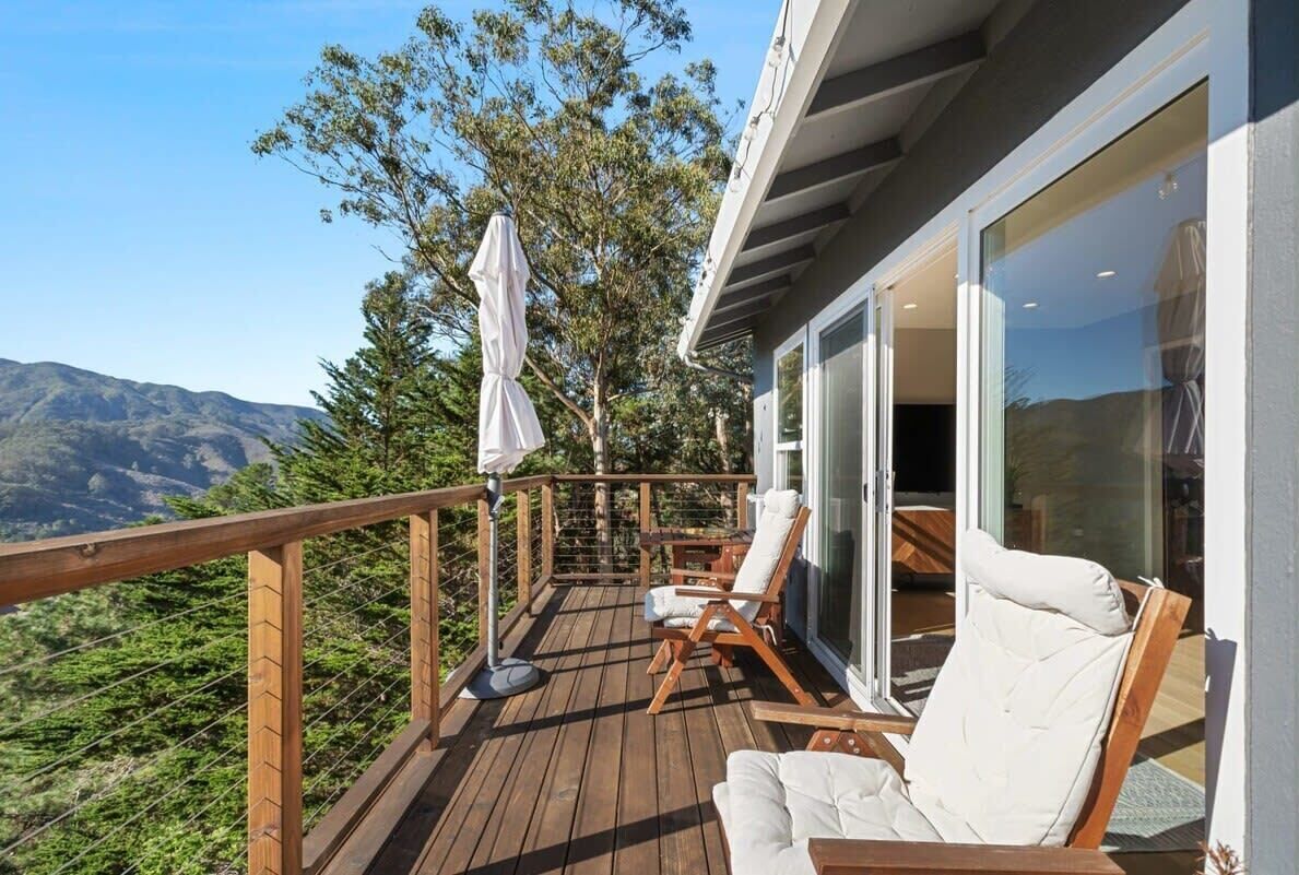 Rumah (3 Bedrooms) | Balkon