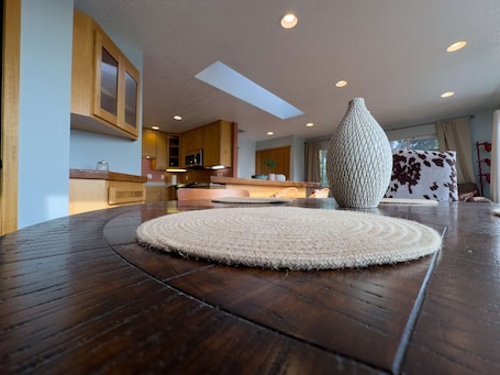 Dining. Sea Song Beach House