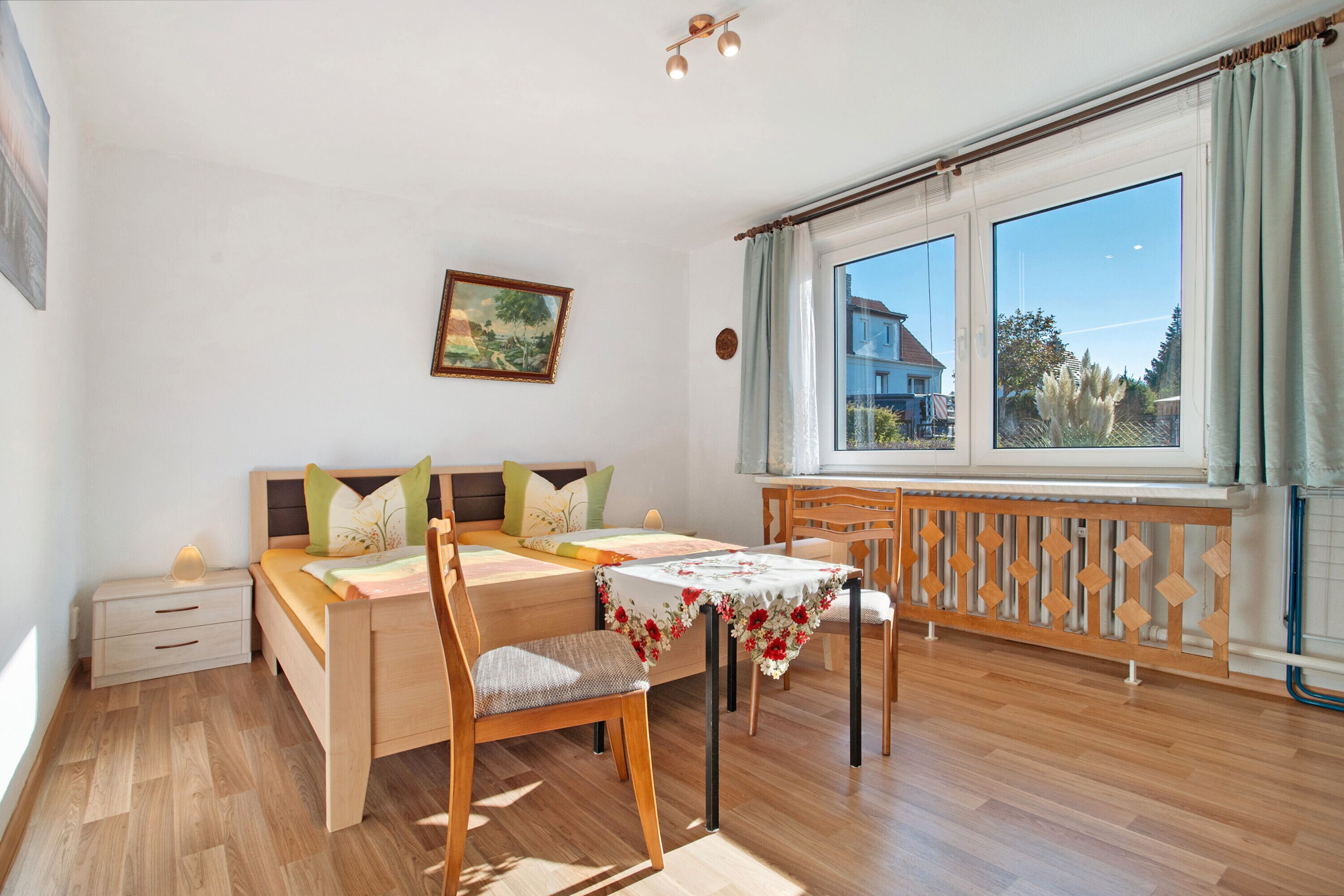 1 habitación, tabla de planchar con plancha, wifi y ropa de cama 