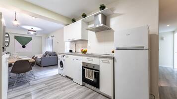 Refrigerador, microondas, horno y lavavajillas