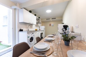 Kühlschrank, Mikrowelle, Ofen, Geschirrspüler