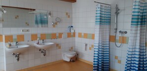 Secador de cabelo, papel higiênico