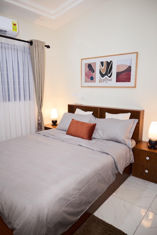 2 bedrooms, iron/ironing board, free WiFi, bed sheets