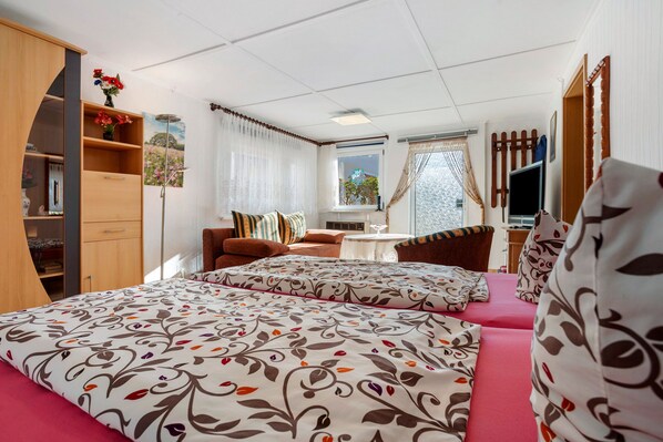 1 bedroom, WiFi, bed sheets