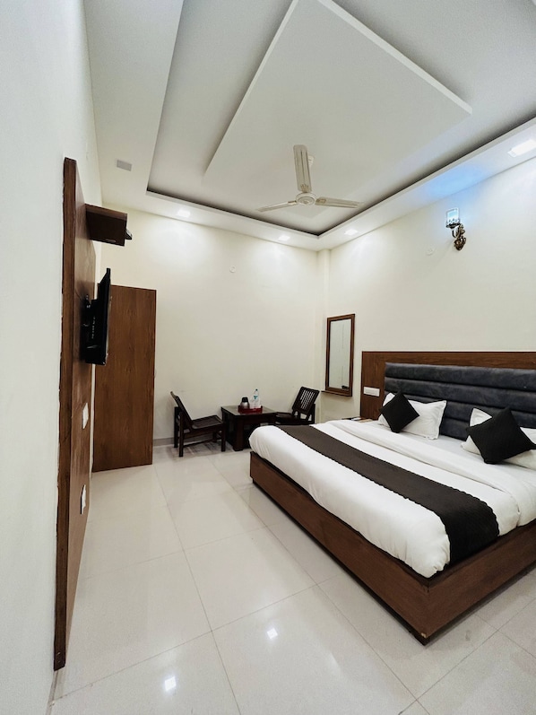 Comfort Double Room, City View | Desk, free WiFi, wheelchair access