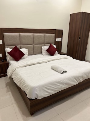 Comfort Double Room, City View | Desk, free WiFi
