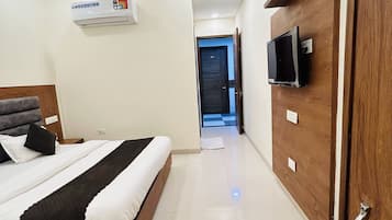 Desk, free WiFi, wheelchair access