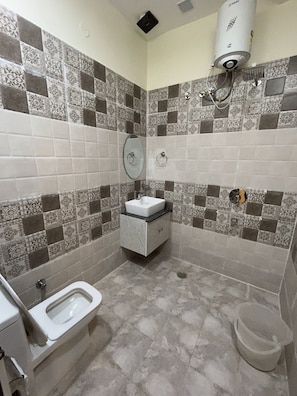 Comfort Double Room, City View | Desk, free WiFi