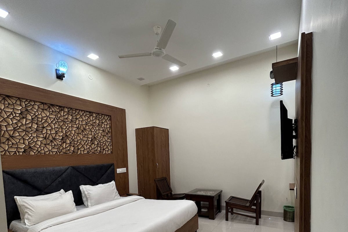Comfort Double Room, City View | Desk, free WiFi