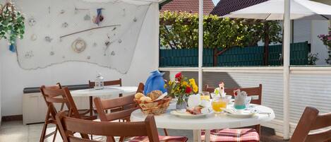 تناول الطعام بالخارج