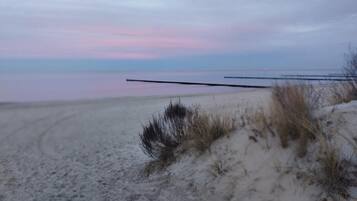 Una spiaggia nelle vicinanze