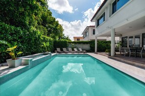 Piscina interna, piscina aquecida
