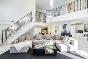 Smart TV, video games - Spacious Home, Little Havana, Pool, Billiards, BBQ, Near Coral Gables, Brickell (Miami)