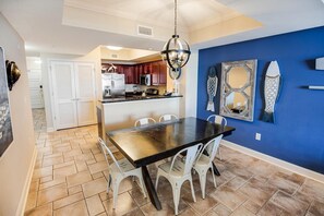 Dining - Beachfront Beauty: 3-Bedroom Condo with Whirlpool Tub and More (North Myrtle Beach)