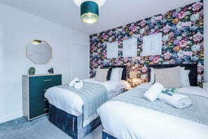 House | Iron/ironing board, free WiFi