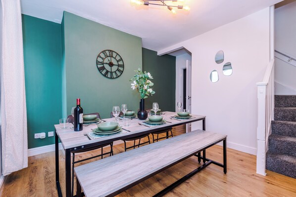 House | In-room dining