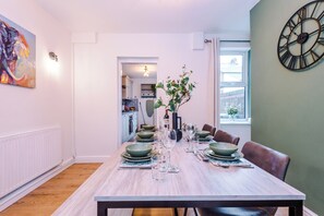House | In-room dining
