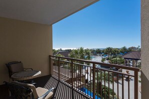 Property grounds - 15th-Floor Coastal Elegance: Oceanfront Retreat with King Bed and Modern Comforts (North Myrtle Beach)