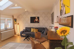 Smart TV - Exclusive city studio with 3 bedrooms in art nouveau villa & Hercules view for 8 guests (Kassel)