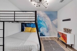 3 室のベッドルーム、アイロン / アイロン台、WiFi (無料)、ベッドシーツ