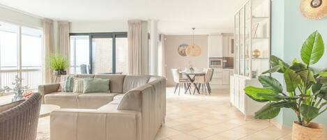 Smart TV, DVD player, stereo