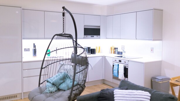 Fridge, microwave, oven, stovetop - Birmingham City Centre Apartment- Sleeps4-freep (Birmingham)