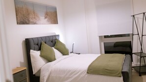 2 bedrooms, iron/ironing board, free WiFi, bed sheets - Birmingham City Centre Apartment- Sleeps4-freep (Birmingham)
