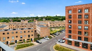 A multi-story building with a brick facade and multiple windows. - Birmingham City Centre Apartment- Sleeps4-freep (Birmingham)