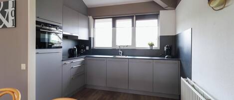 Fridge, microwave, dishwasher, coffee/tea maker