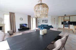 Smart TV, DVD player