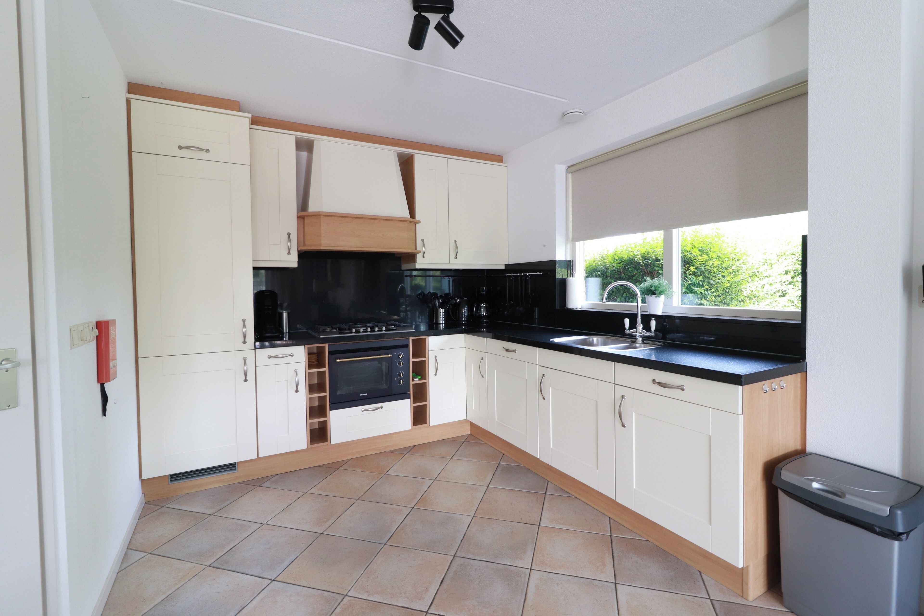 Fridge, microwave, dishwasher, coffee/tea maker