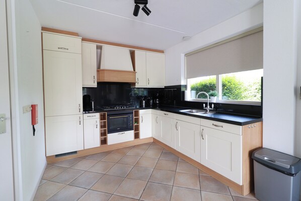 Fridge, microwave, dishwasher, coffee/tea maker