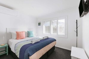 3 habitaciones, tabla de planchar con plancha, wifi y ropa de cama 