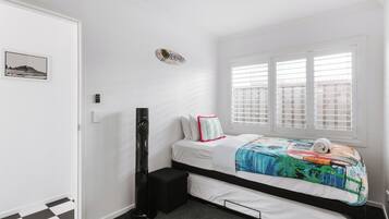 3 habitaciones, tabla de planchar con plancha, wifi y ropa de cama