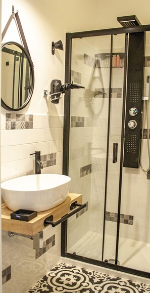 Basic Twin Room | Bathroom - LH 51 Neapolitan Rooms (Naples)