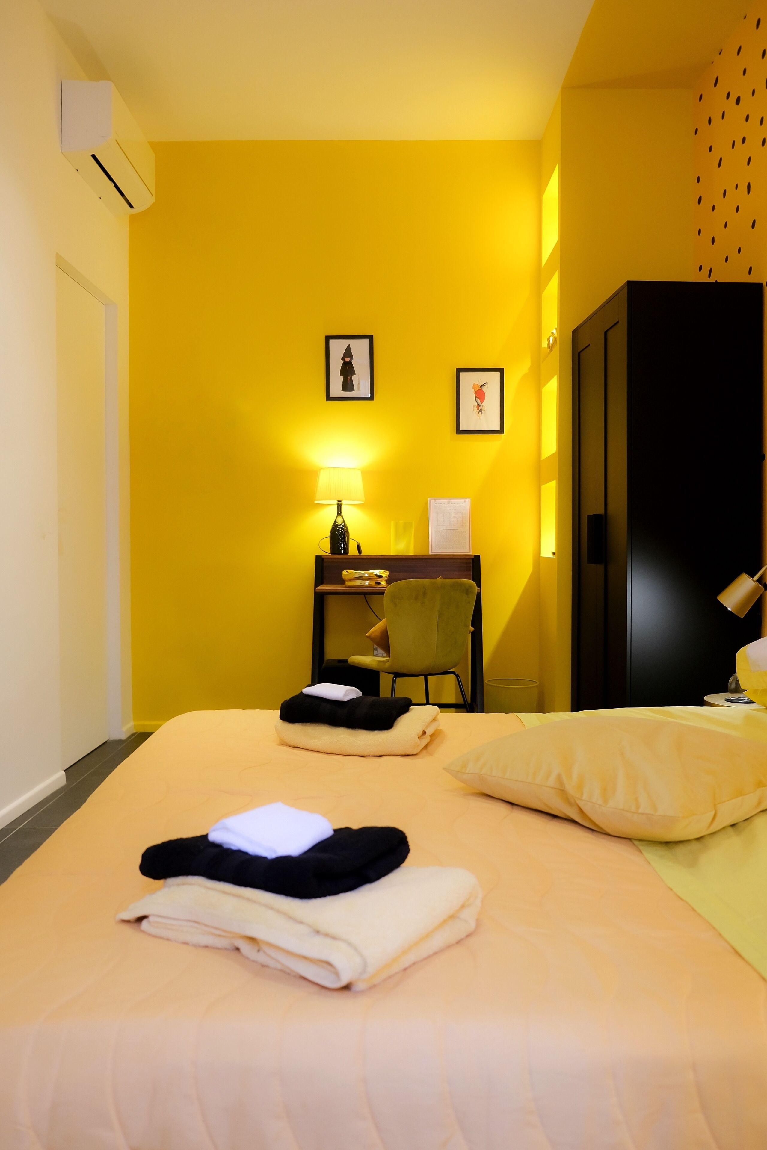 Habitación doble Confort | Cortinas blackout, insonorización y wifi gratis 
