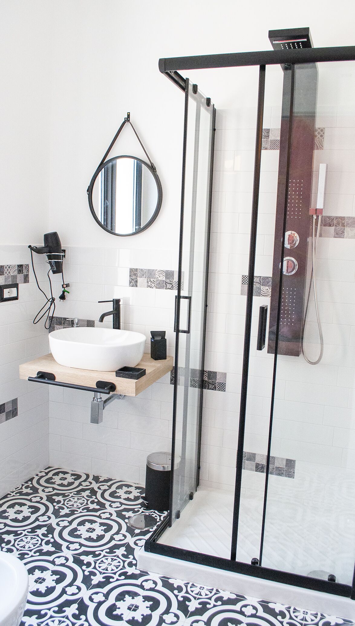 Habitación básica doble | Baño | Batas y bidet 