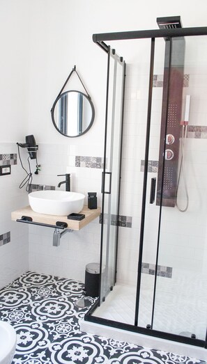 Basic Double Room | Bathroom | Bathrobes, bidet - LH 51 Neapolitan Rooms (Naples)