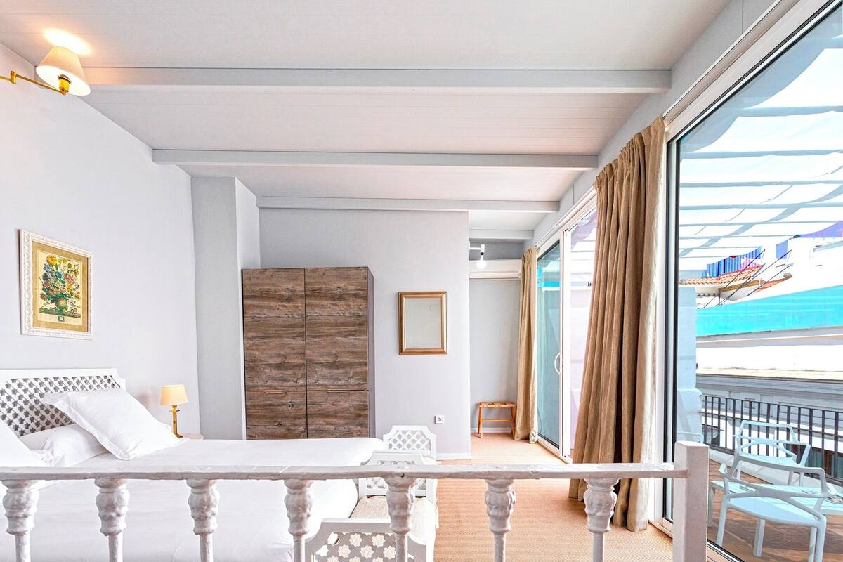 House (4 Bedrooms) | 4 bedrooms, iron/ironing board, free cribs/infant beds, free WiFi