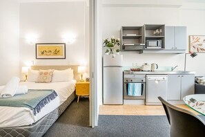 1 bedroom, desk, iron/ironing board, WiFi