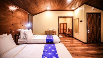 Deluxe Double or Twin Room, Balcony, Mountain View | Peralatan tempat tidur hipoalergenik, gebar bulu kapas