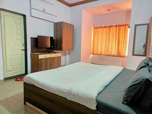 Classic Non Ac - Laxmi Krishna Holiday homes and Resort (Bhilar)