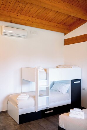 1 bedroom, in-room safe, free WiFi, bed sheets