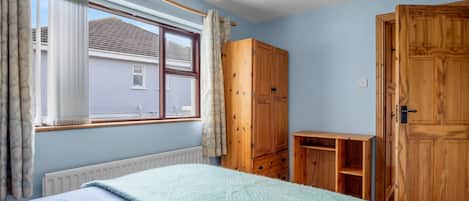 2 habitaciones, tabla de planchar con plancha y wifi gratis
