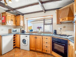 Réfrigérateur, micro-ondes, four, cafetiÚre/bouilloire