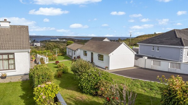 Exterior - Tigh an Bheachaire Carraroe (Carraroe)