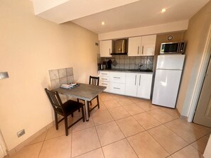 Comfort-Apartment, Stadtblick | Eigene Küche