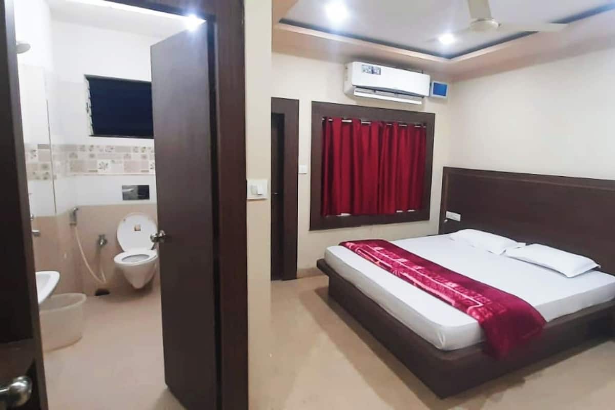 Doppia Deluxe, letti multipli, aria condizionata | Biancheria da letto ipoallergenica, una cassaforte in camera