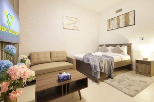 Studio | Laptop workspace, iron/ironing board, free WiFi